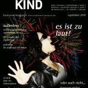 Titelbild Magazin Stadtkind - es ist zu laut! Frau schreit mit Feuerwerk im Hintergrund